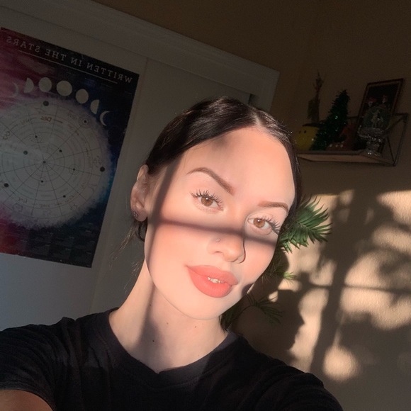 Meet your Posher, Alexa - Picture 1 of 1